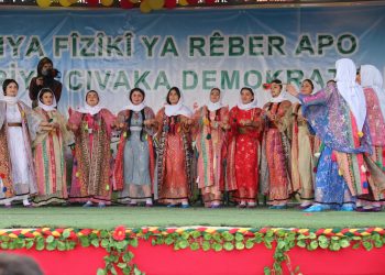 Bi hezaran welatiyên Qamişlo, Amûdê û Dêrikê Newroza 2025’an pîroz kirin