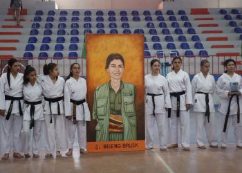 ‘Jinên Azadîxwaz wê 8’ê Adarê bi azadiya Rêber Apo tacîdar bikin’