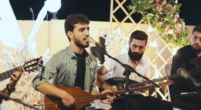 ‘Bi riya stranbêjiyê hewl didim êşa welatê xwe vebêj im’