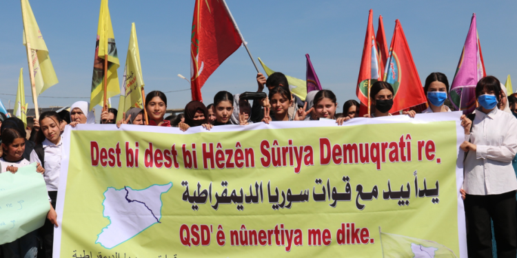 ‘Dest bi dest bi Hêzên Sûriya Demokratîk re’
