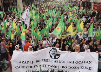 Şîniyên Qamişlo ji bo Azadiya Rêber Apo meşiyan