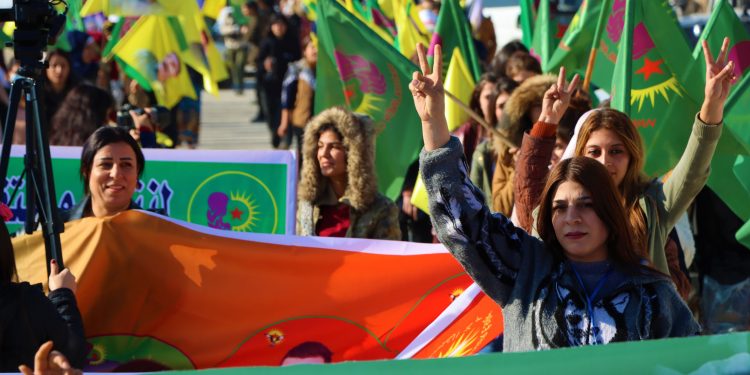 Rêxistinkirina jinên ciwan serkeftina şoreşê ye