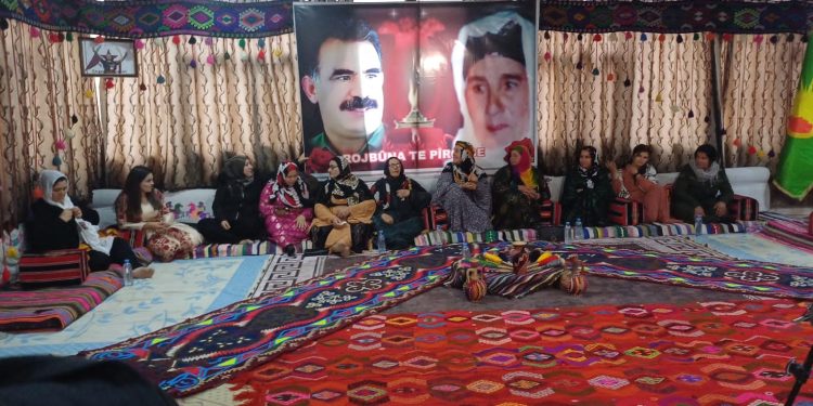 Li bajarê Qamişlo şevbêrka ‘Jin û Rêbertî’ hat li darxistin