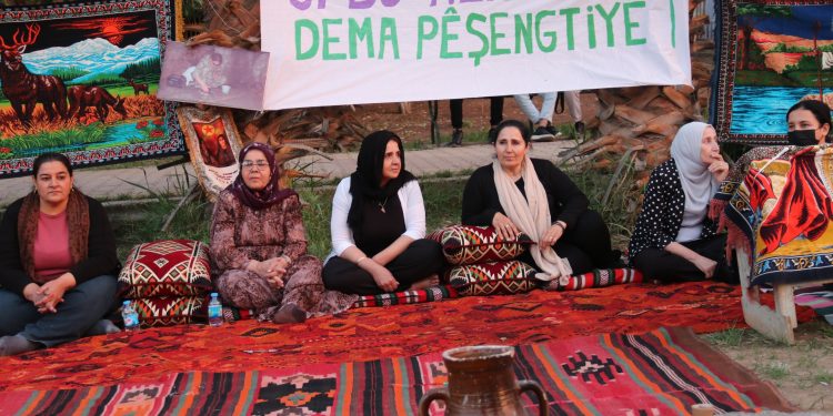 Li bajarê Dêrikê şevbihêrka hûnerî hat li darxistin