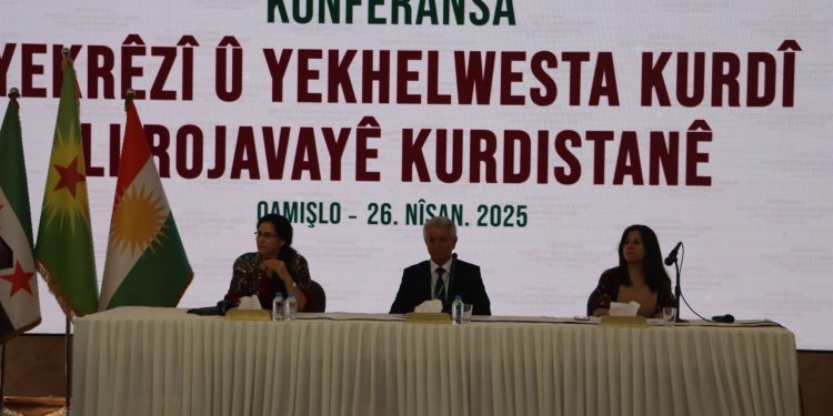 Salih Muslim: Belgeya netewî wê mafê kurdan misoger bike’