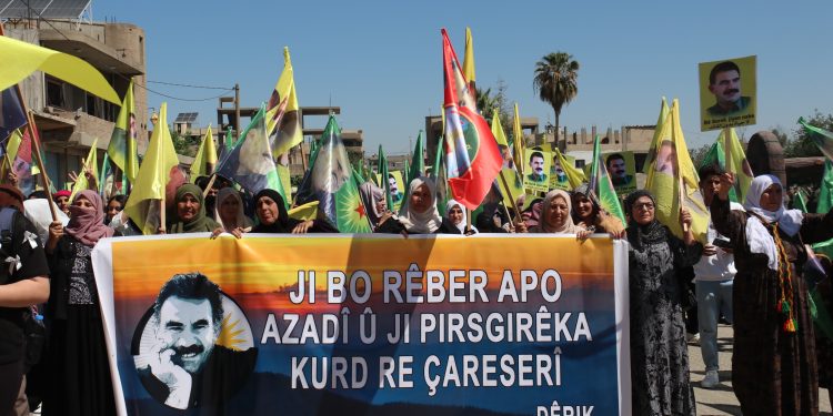 ‘Azadiya Rêber Apo azadiya gelan e’