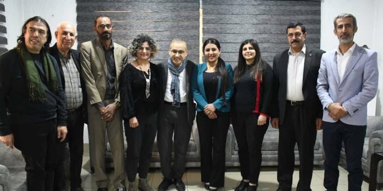 ‘Ji bo pêşxistina qada hunerî xebat tên kirin’