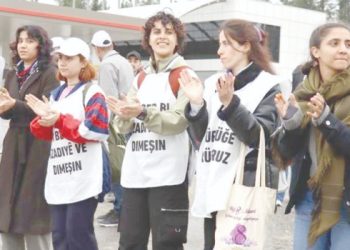 ‘Nameya Rêber Apo perspektîfên xwenûkirin û rêxistinbûnê ye’ 