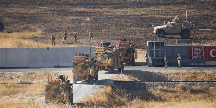 ‘Tirkiyê li hember projeyên çareseriyê di Sûriyê de dibe asteng’
