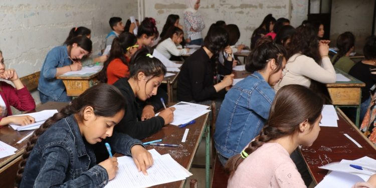 ‘Pêwîst e Wezareta Perwerdeyê a desthilatdariya Şamê bi erkê xwe rabe’
