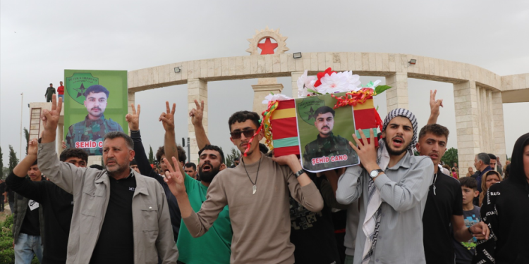 Bi merasîmeke girseyî şehîd Cano li Amûdê hat oxirkirin