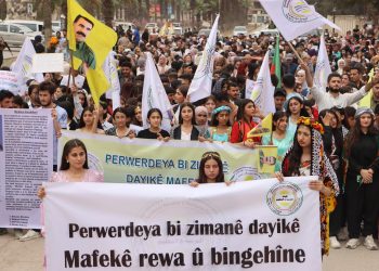 Bi meşekê girseyî Roja Zimanê Kurdî li Qamişlo hat pîrozkirin