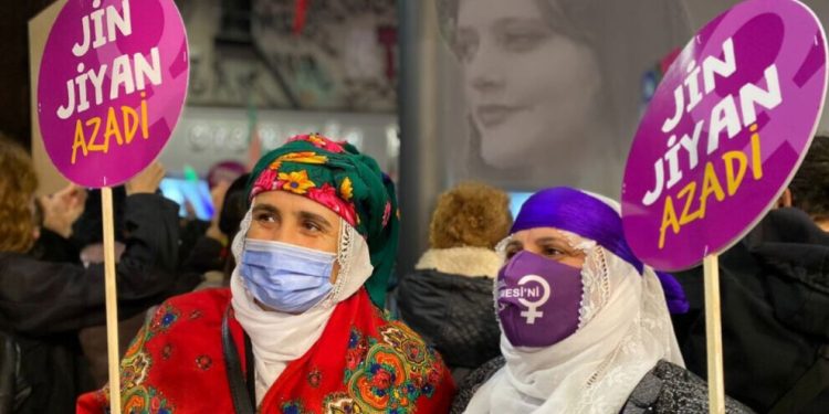 Gelo hebûna jina azad di civakê de ewqas bi hesab û tirs e?
