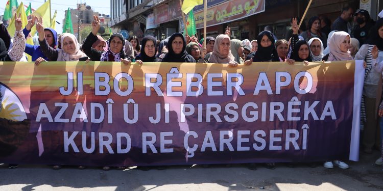Bi meşeke girseyî gel ji bona azadiya fîzîkî ya Rêber Apo meşiya