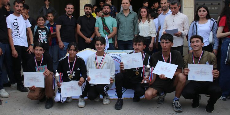 Li Bajarê Dêrikê Pêşbirka Bazdanê