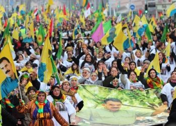 Veguherînên Demokratîk; Rojhilata Navîn di navbera dû astengiyan de