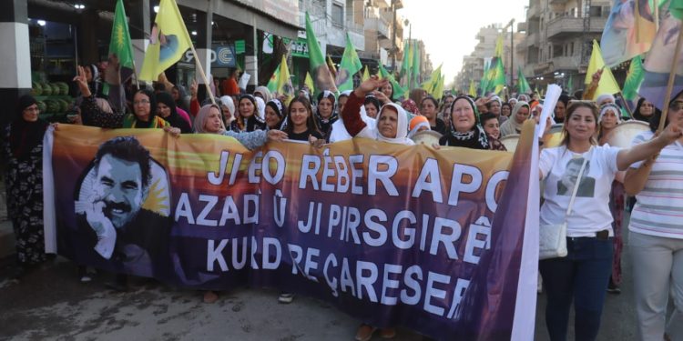 Ji bo pêkanîna azadiya Rêber Apo Şîneyên Qamişlo meşiyan