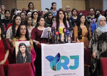 ‘Dengê jinan di rojnamegeriyê de gaveke cewherî  ber bi avakirina civakeke azad ve ye’