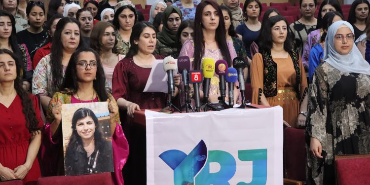 ‘Dengê jinan di rojnamegeriyê de gaveke cewherî ber bi avakirina civakeke azad ve ye’