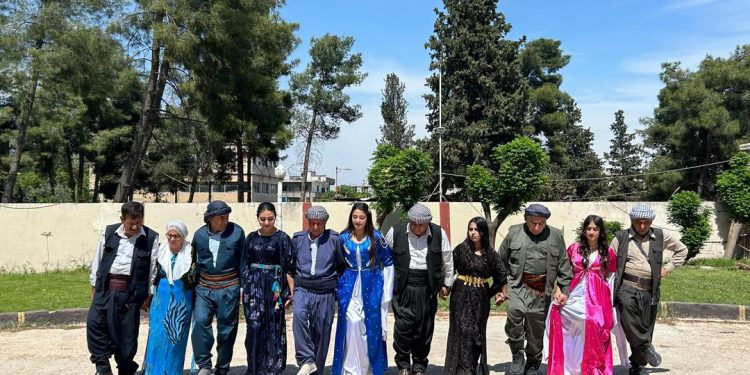Elî Hacî Ehmed; Dengbêjî Hest e