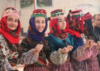 ‘Em bi feraseta çanda resen, çanda nûjen diafrînin’