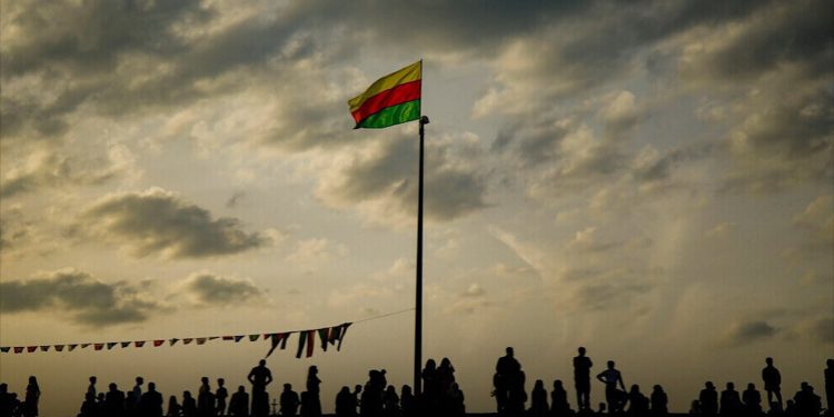 ‘Huner dengvedana şoreşê ye’
