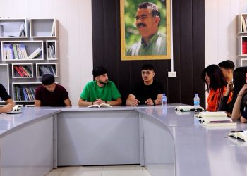 Xwendina Tezên Rêber Apo; pêşxistina asoyên ciwanên serdemê ye