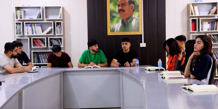 Xwendina Tezên Rêber Apo; pêşxistina asoyên ciwanên serdemê ye