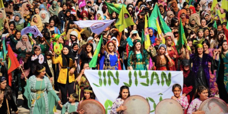Bi şoreşê re rola jin di partiyên siyasî de diyarker bû