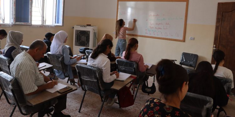 Li Reqayê perwedeyên zimanê kurdî têne dayîn