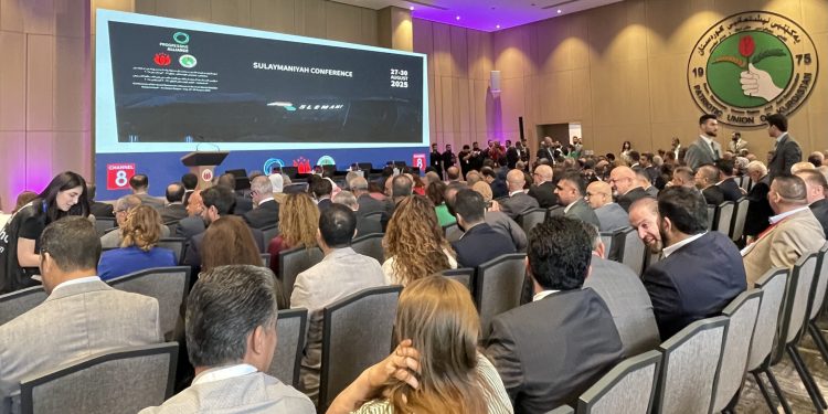 ‘Ji bo pêkanîna demokrasiyê têkoşîneke mezin tê xwestin’