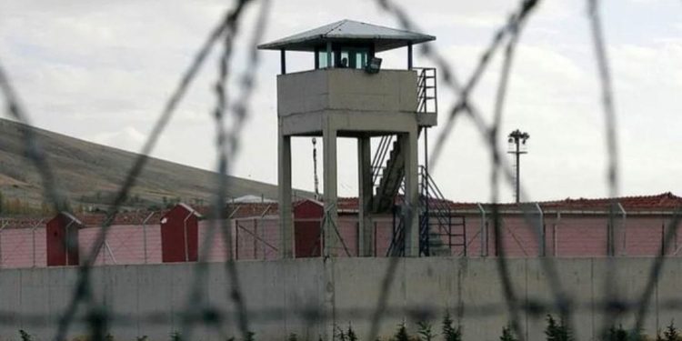 Cîger Efrîn: Di 30 salên li zindanê de min tu zagonên mafê girtiyan nedît