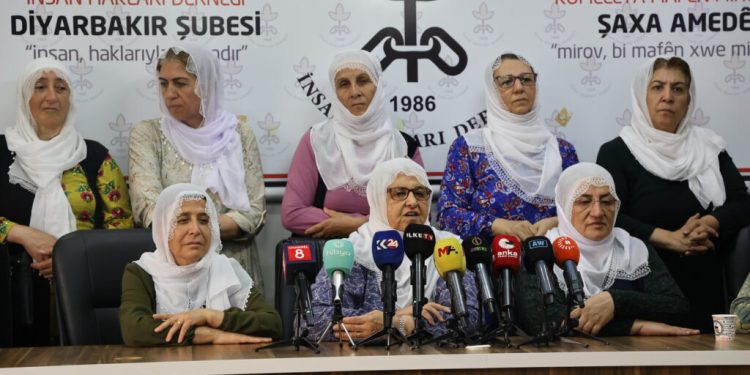 ‘Di Meclisa Enqerê de zimanê Kurdî tê înkarkirin’