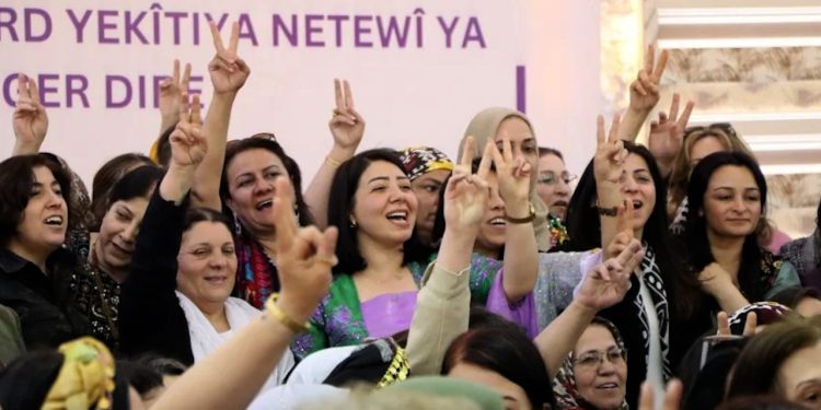 Jin pêşeg û avakerê jiyanê ye