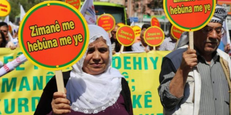  ‘Qedexekirina li ser ziman berdewam e, lê xwepişaftin jî heye’