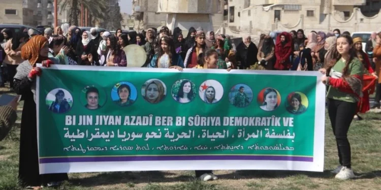 ‘Divê jina Sûrî xwebirêxistin bike û bibe hêza veguhartina pêşeroja Sûriyê’