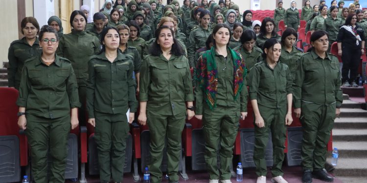 ‘Pêwîst e jin bi hêza xwe ya cewherî bawer be’