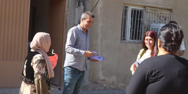 Nameya Rêber Apo ya 8’ê Adarê wek birûşûran li tevahî bajarê Dêrikê hat belavkirin