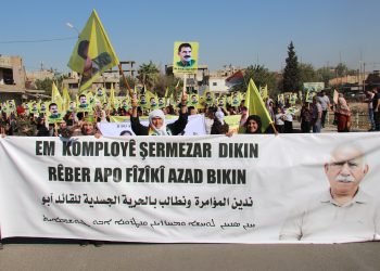 ‘Em Komployê Şermezar Dikin, Rêber Apo Fîzîkî Azad Bikin’