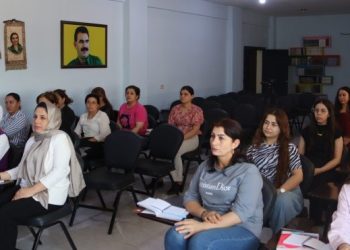 Rêveberiya HTŞ’ê  hebûna jinan di avakirina Sûriyeke nû de tune dihesibîne