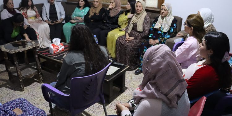 Jinên Kurd ‘Bi qasî kar û berpirsyartiyên malbatê, perwerde jî girîng e’
