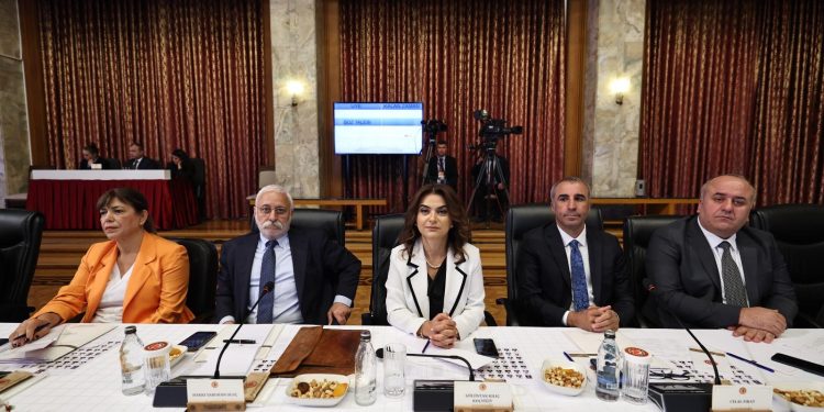 Serhat Eren; Muxatabê aştiyê li ser masê nebe… Ew aştî ne pêkan e