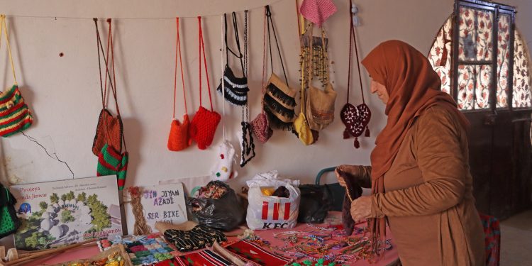 Pêşangeha hunerên destan li Gundê Jinwar serxwebûna jinan diyar dike