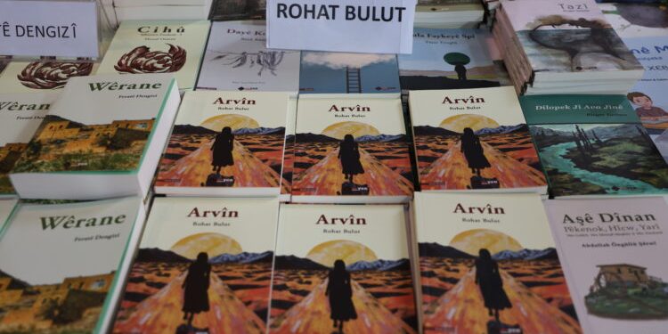 ’Arvîn lehenga têkoşer e di romanê de’