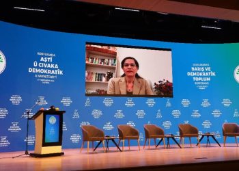 Îlham Ehmed: Em alîgirê aştiyê ne