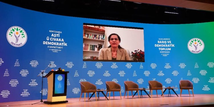 Îlham Ehmed: Em alîgirê aştiyê ne