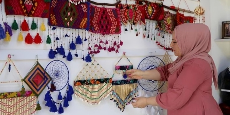 Bi tiliyên jinan çîrok tên hûnandin