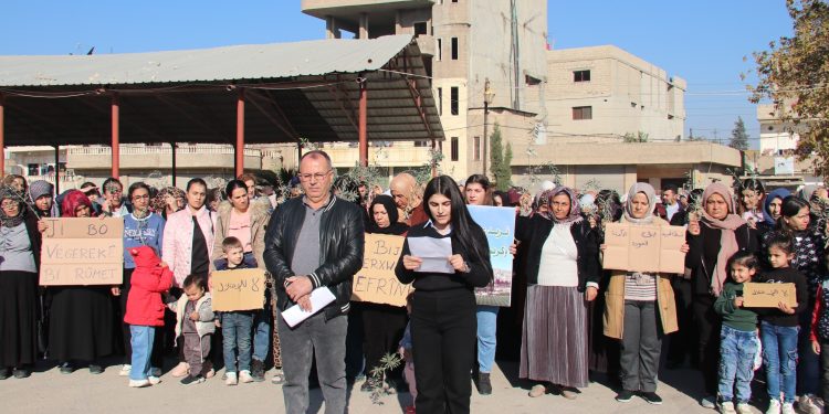 Koçberên Efrînê banga vegereke bi ewle û bi rûmet kirin
