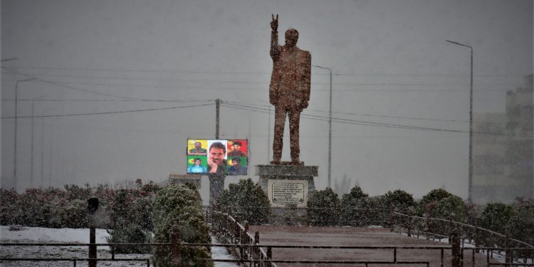 Barîna berfê li bajarê Qamişlo, bi kamîreya Hemza Sêvo
