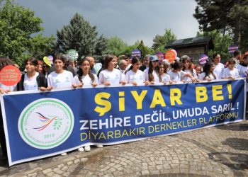 Platforma Şiyar Be; hişyarîkirina civakê ji şerê taybet ê tiryakê ye